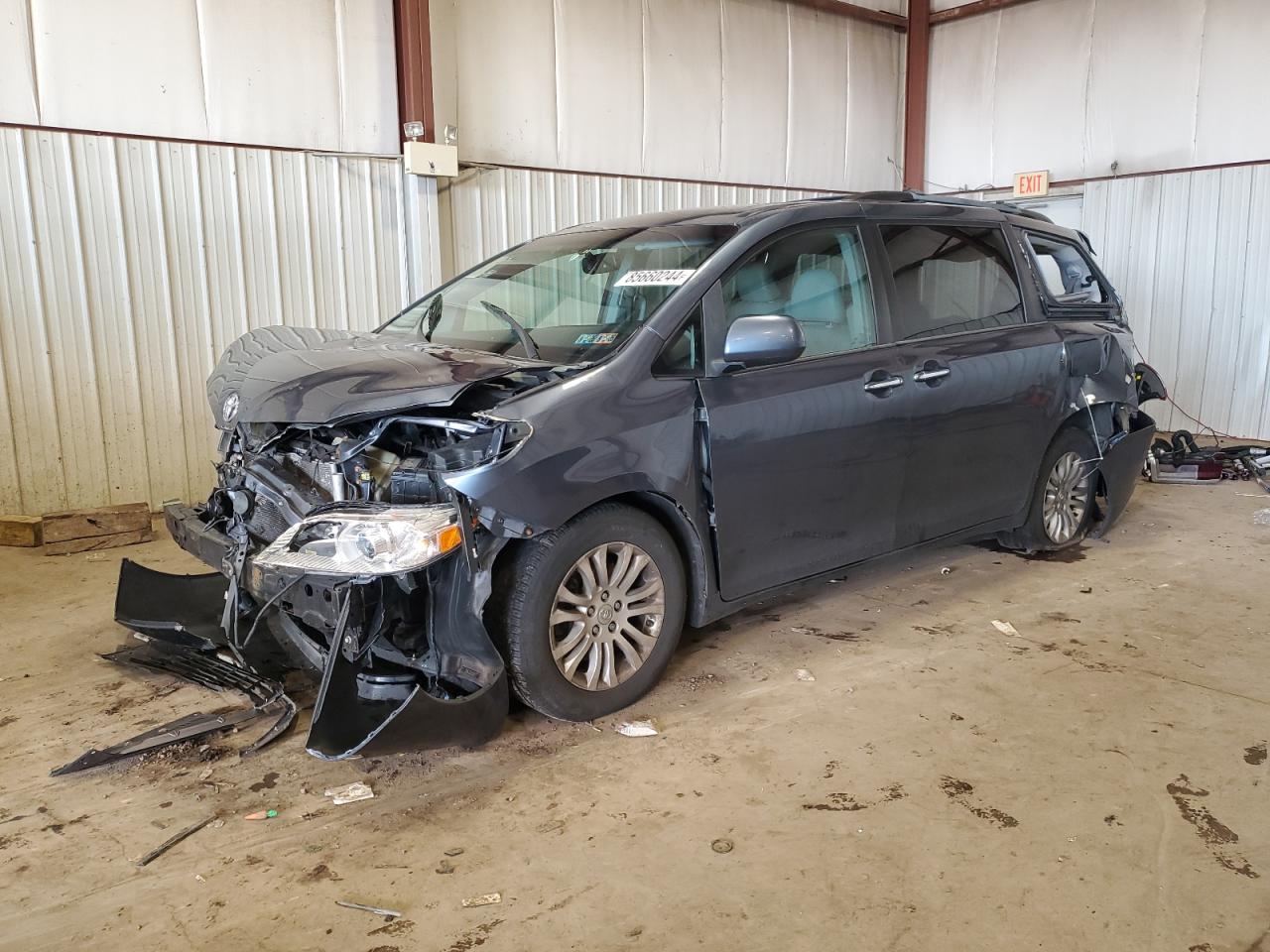 2015 Toyota Sienna - Image 1
