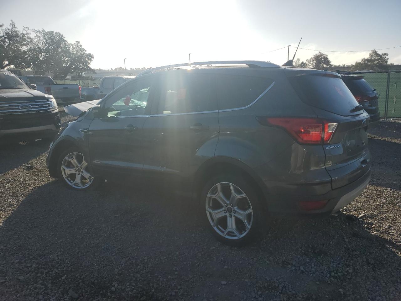 VIN 1FMCU0J97KUB21033 2019 FORD ESCAPE no.2