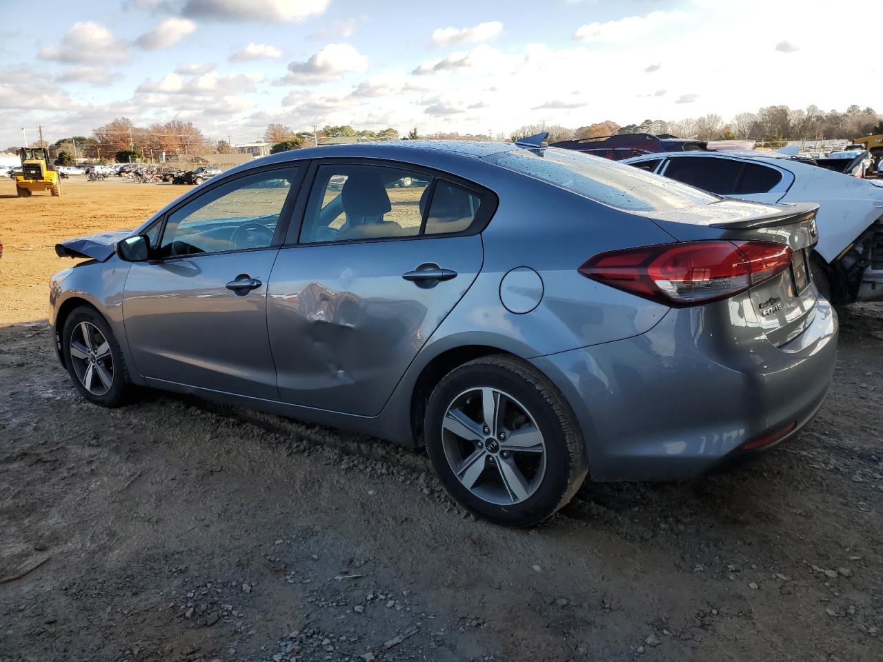 VIN 3KPFL4A77JE278066 2018 KIA FORTE no.2