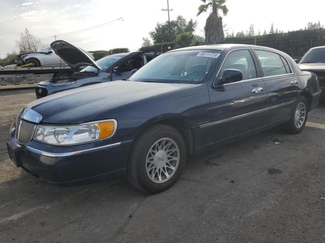 2002 Lincoln Town Car Signature