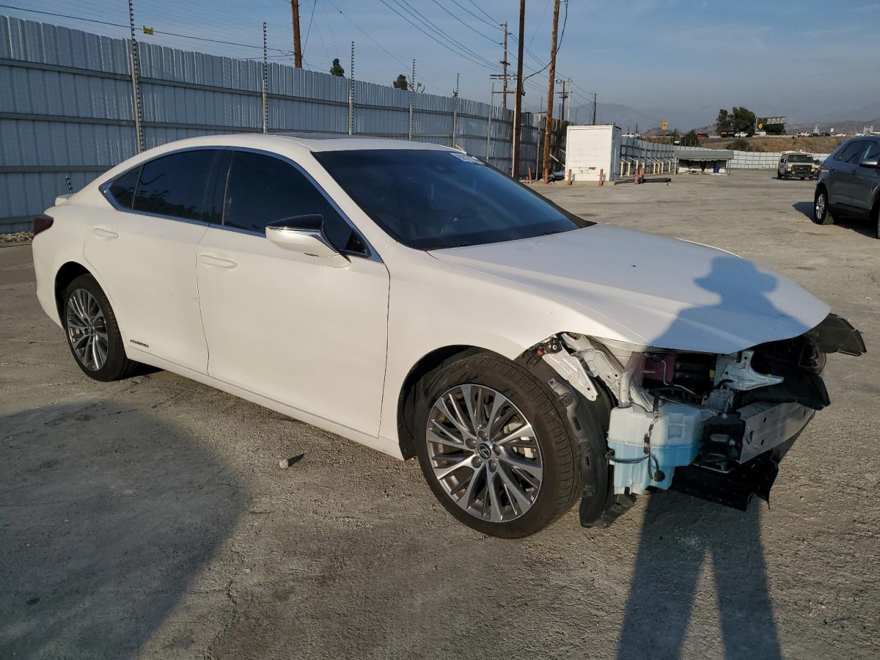 2020 Lexus ES - Image 4