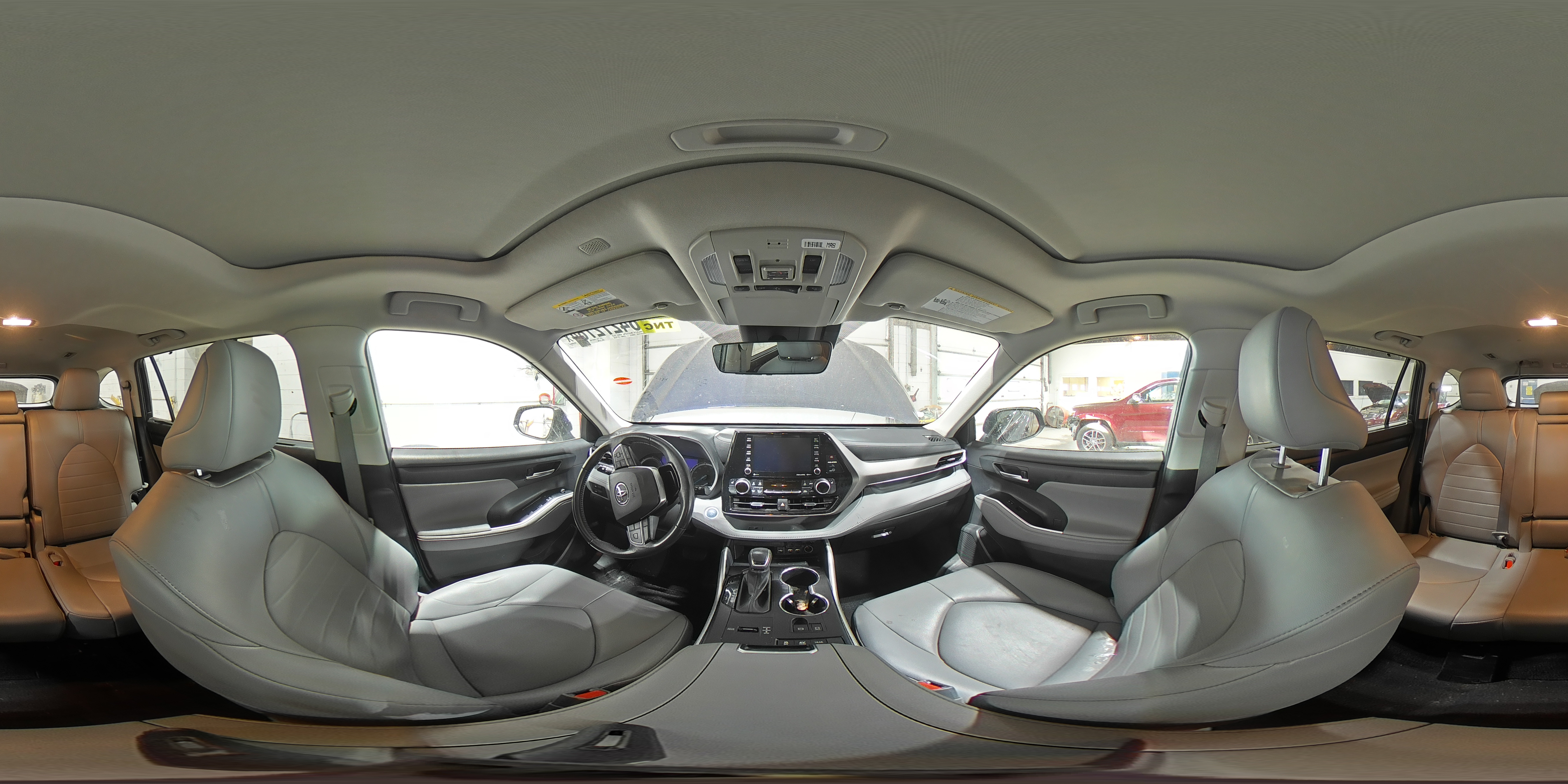 2021 Toyota Highlander - Image 13