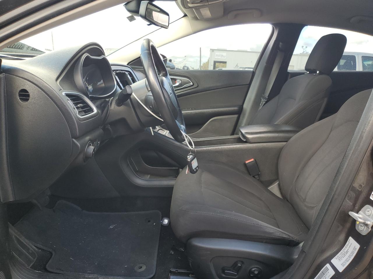 2015 Chrysler 200 - Image 7