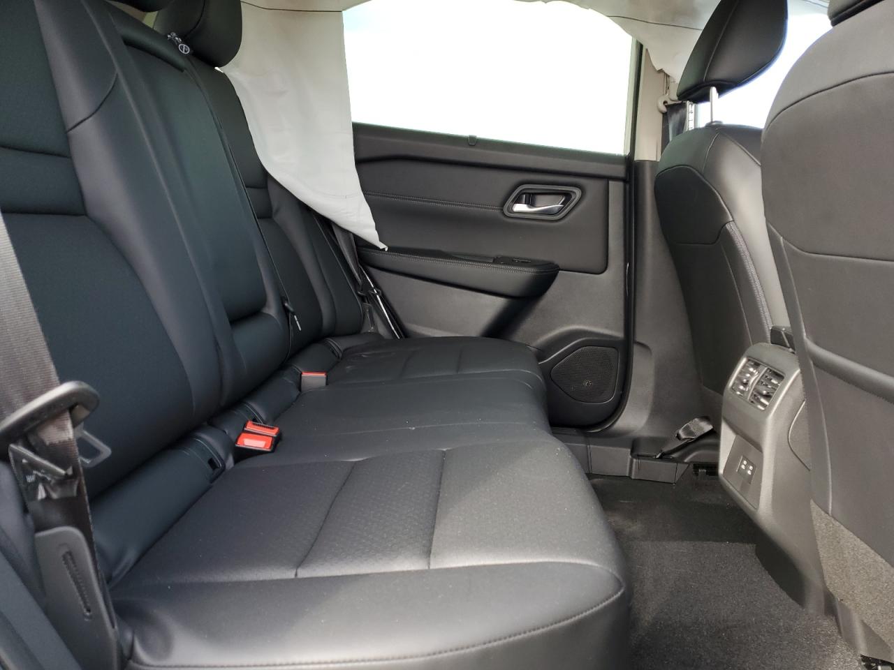 2024 Nissan Rogue - Image 12