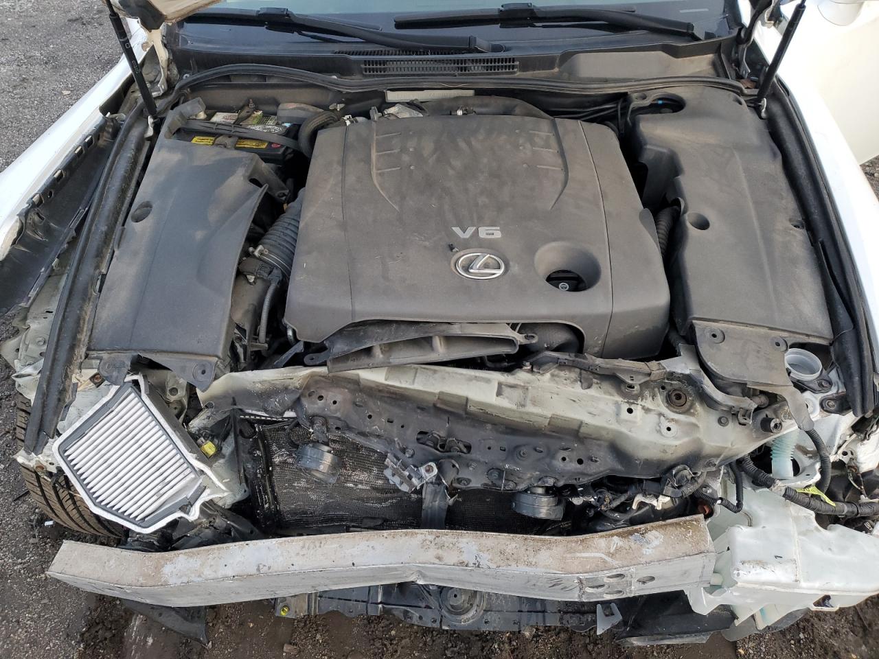 2010 Lexus IS - Image 12