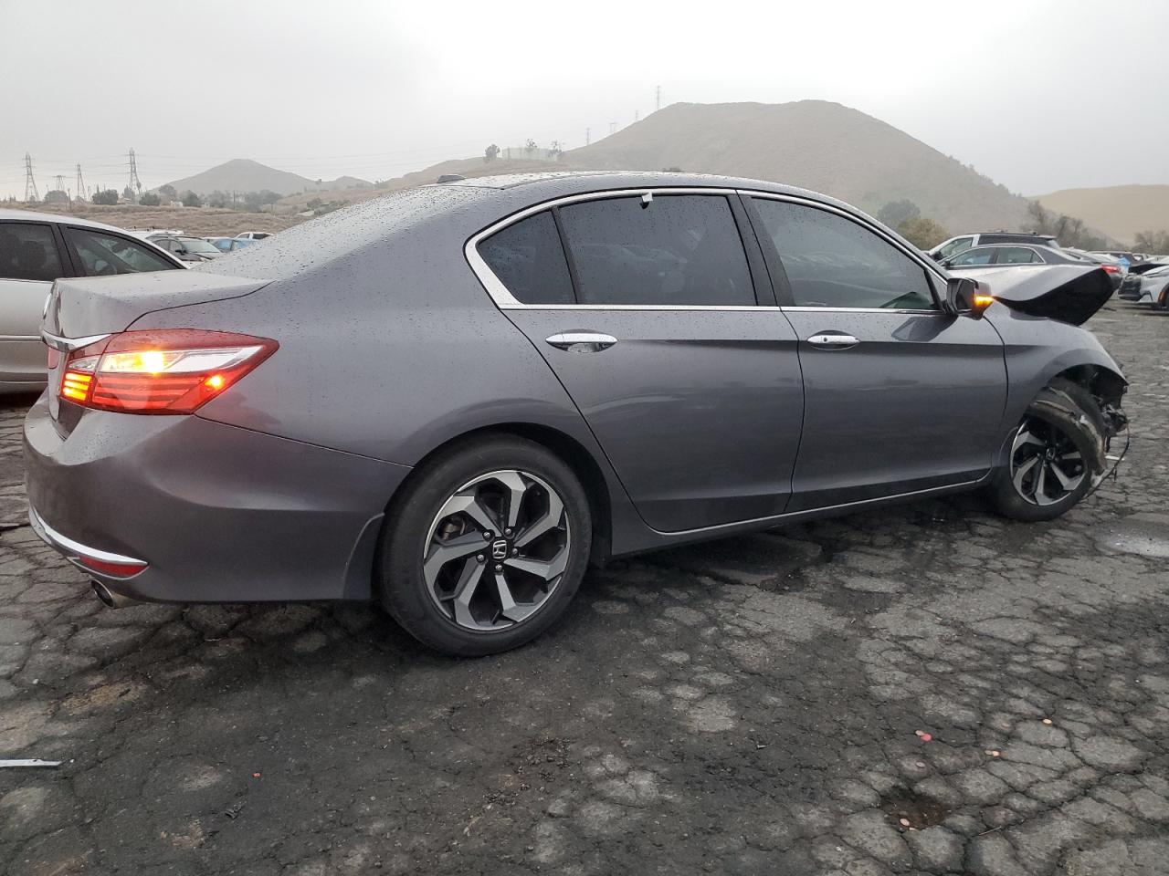 VIN 1HGCR2F77HA105631 2017 HONDA ACCORD no.3