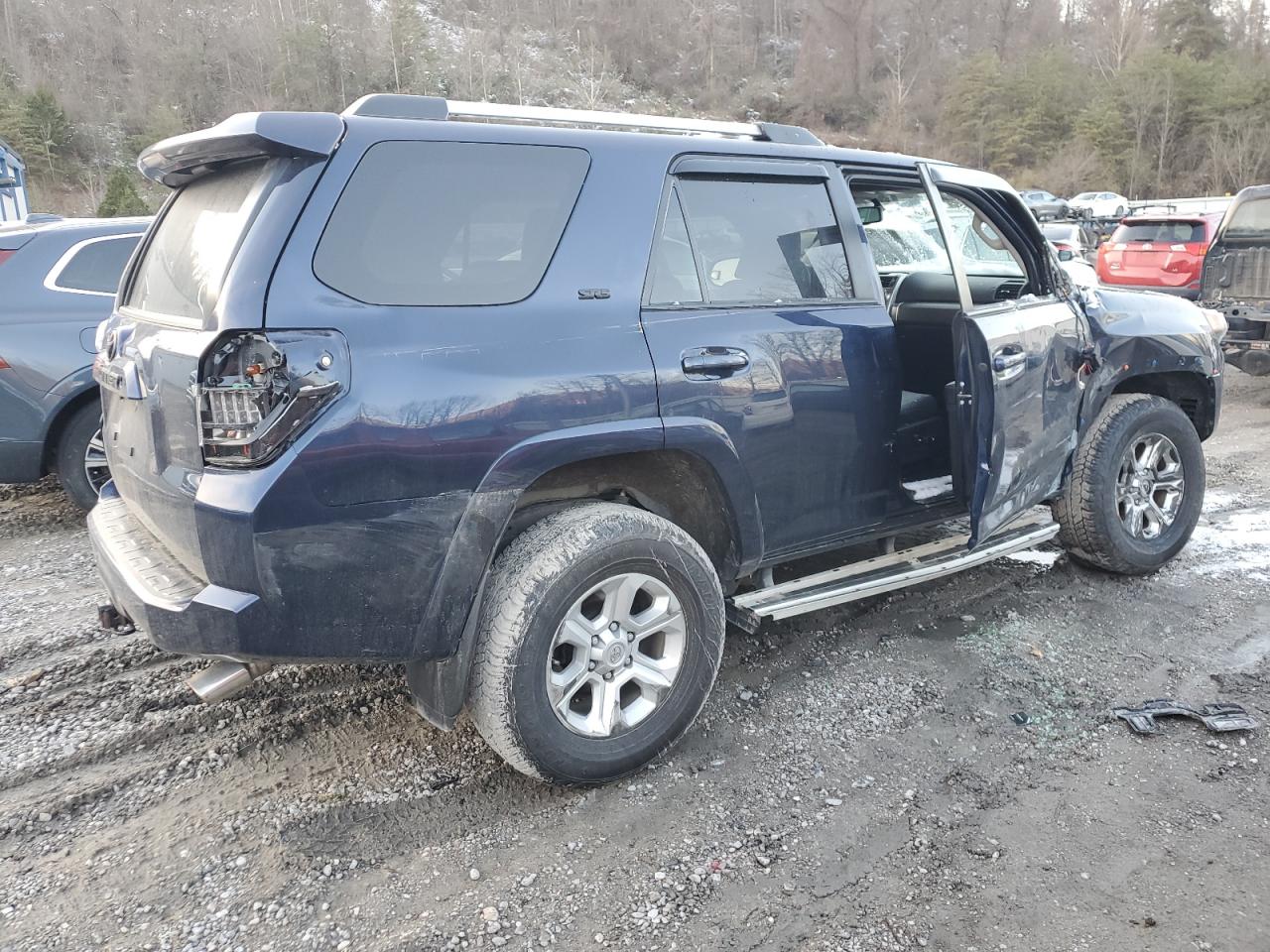 VIN JTEBU5JR9K5721152 2019 TOYOTA 4RUNNER no.3