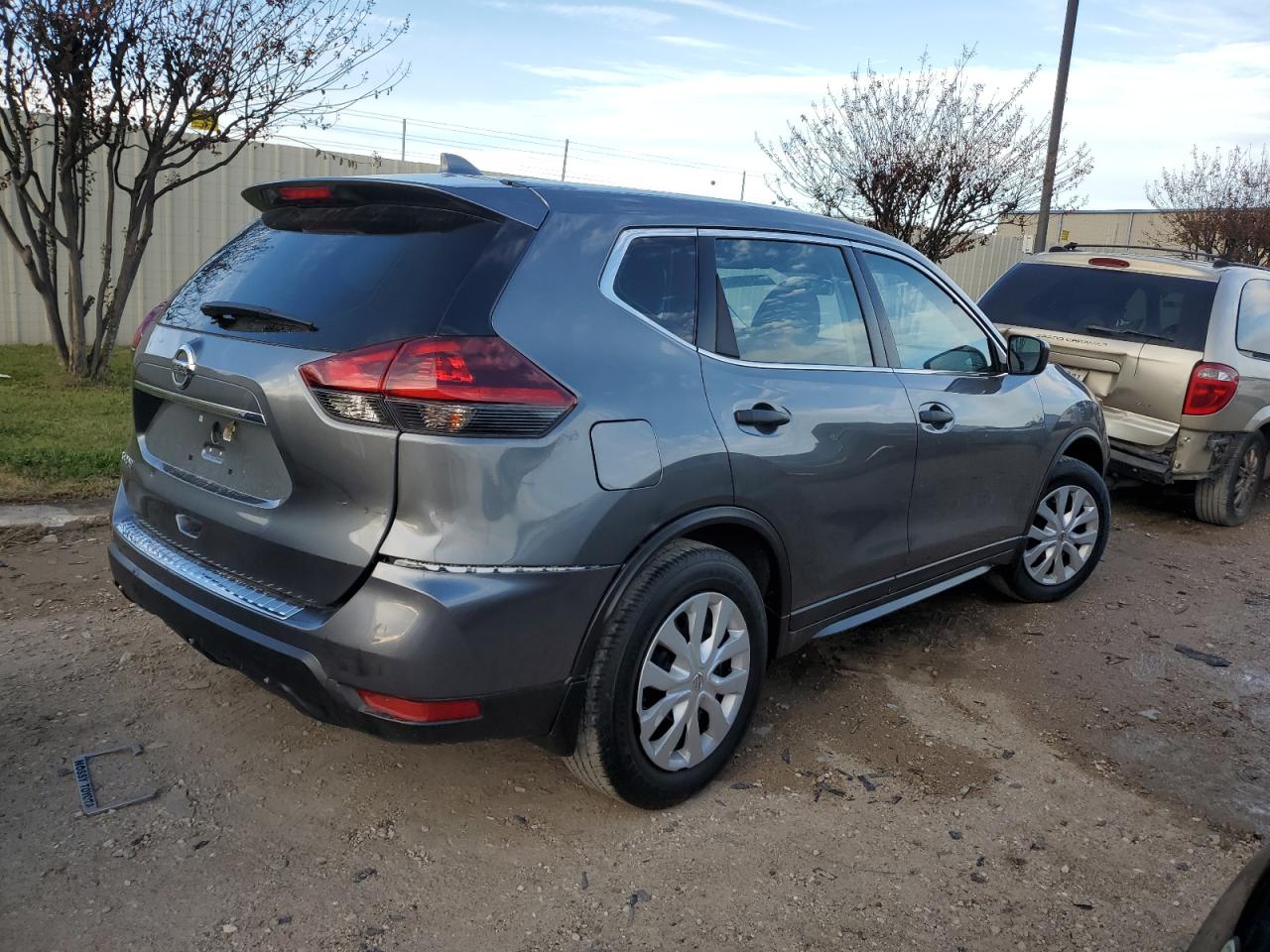 2020 Nissan Rogue - Image 3