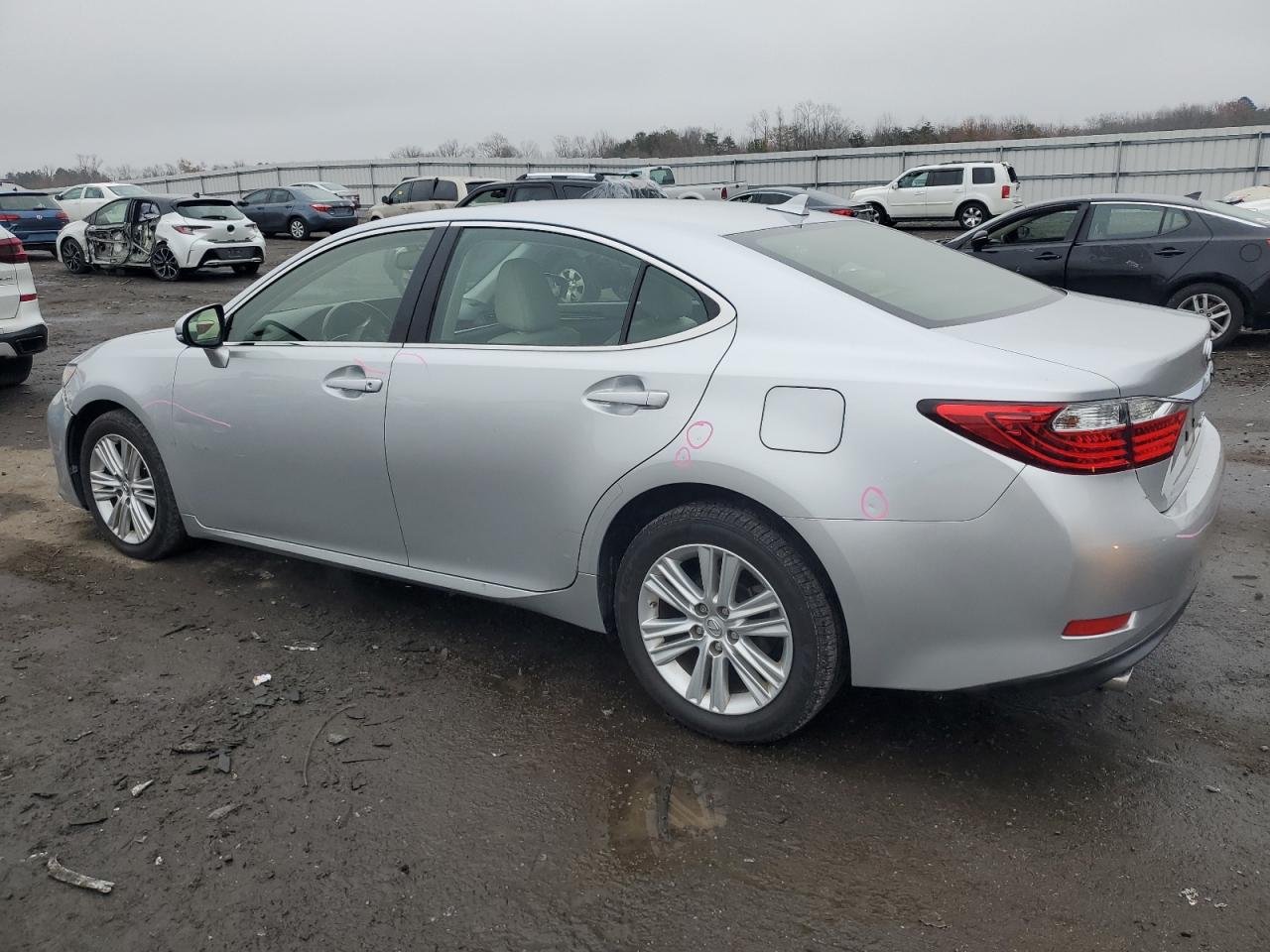 2013 Lexus ES - Image 2