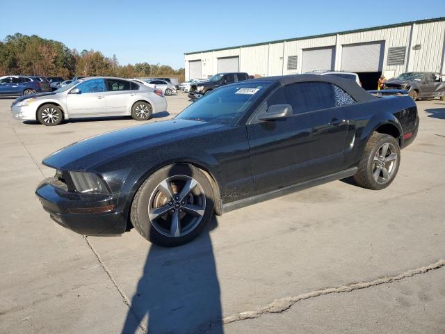 2005 Ford Mustang 