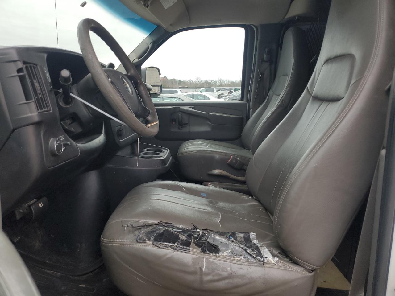 2010 Chevrolet Express - Image 7