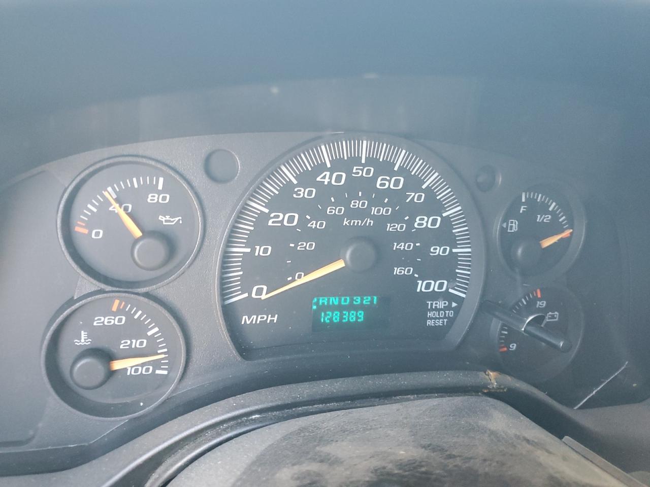 2005 Chevrolet Express - Image 9