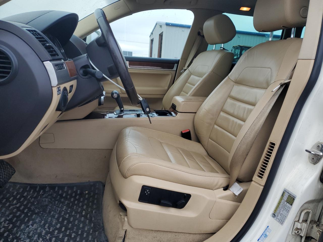 2009 Volkswagen Touareg - Image 7