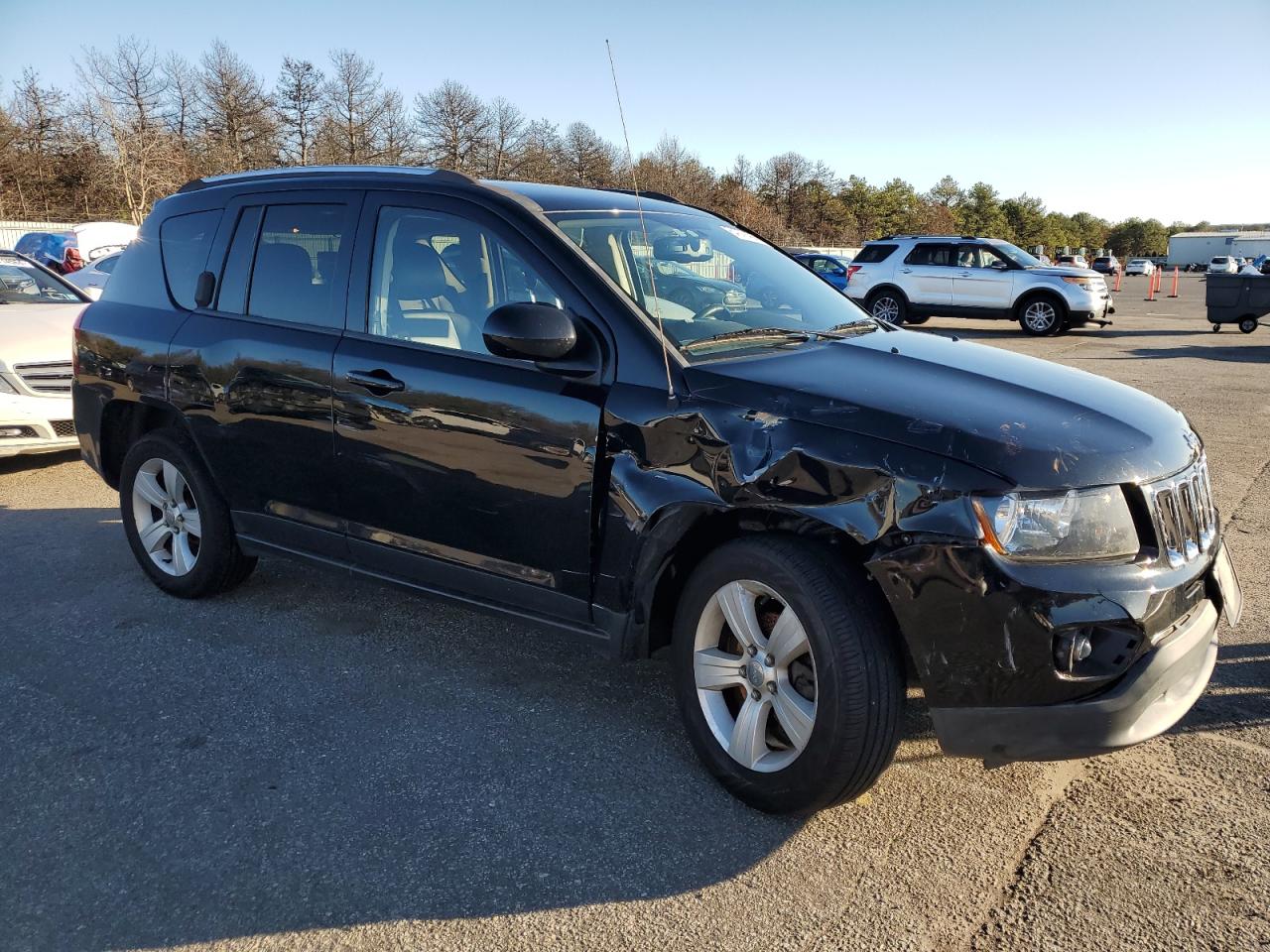 VIN 1C4NJDEB7FD135496 2015 JEEP COMPASS no.4