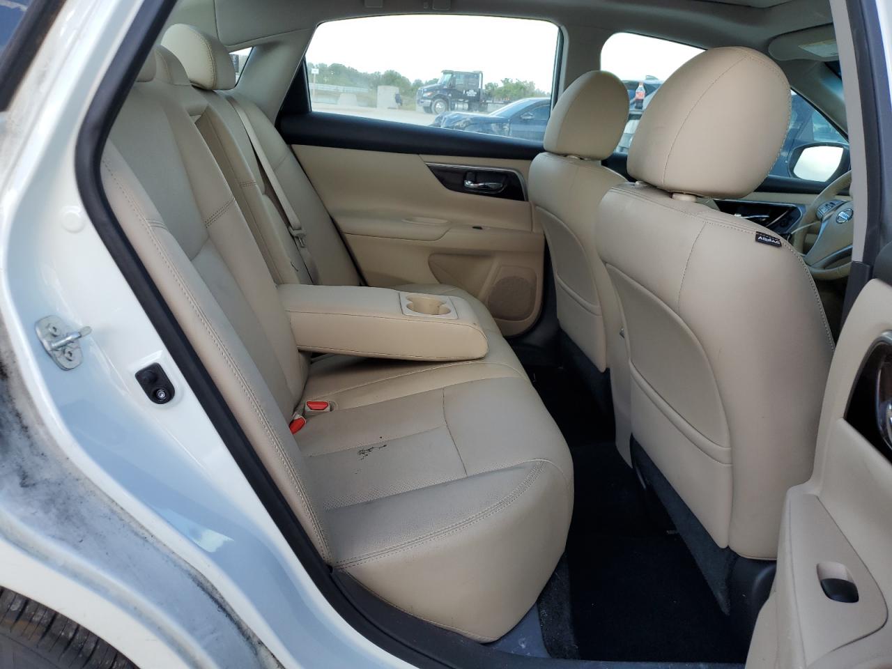 2015 Nissan Altima - Image 10
