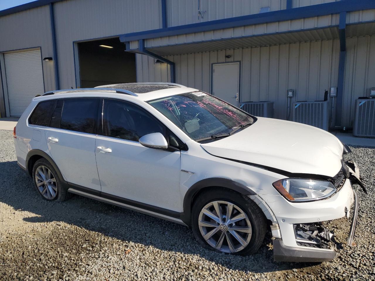 2017 Volkswagen Golf - Image 4