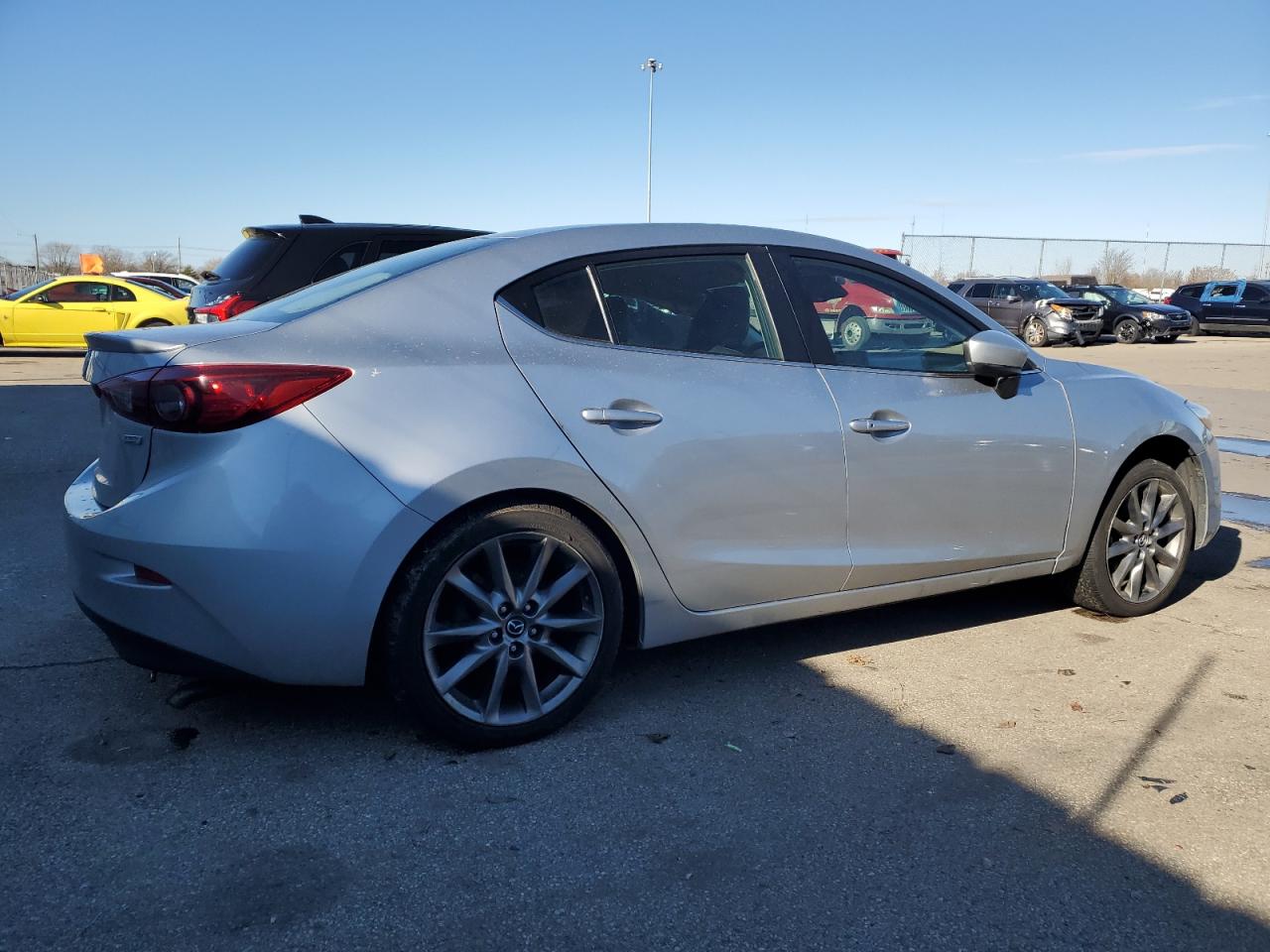 VIN 3MZBN1V38JM207301 2018 MAZDA 3 no.3