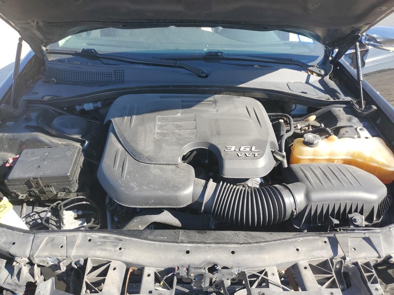 2019 Chrysler 300 - Image 11