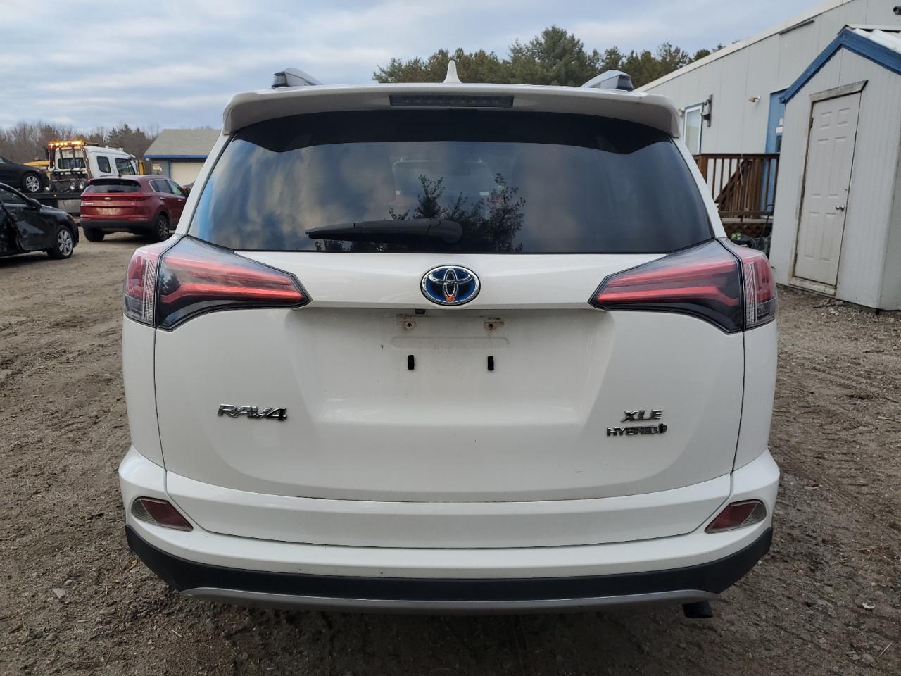 VIN JTMRJREV8JD182828 2018 TOYOTA RAV4 no.6