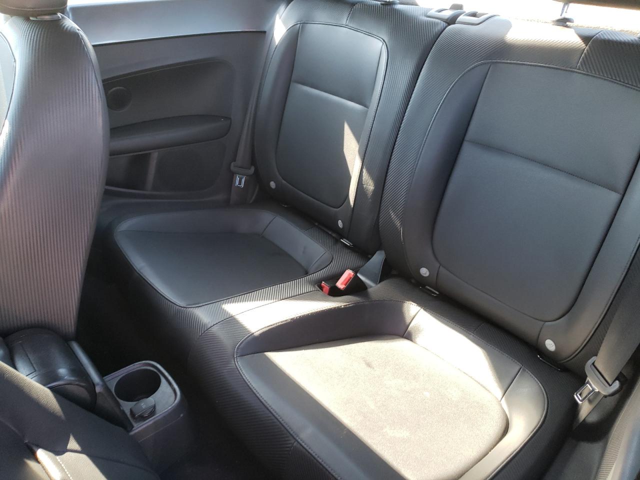 2012 Volkswagen Beetle - Image 10