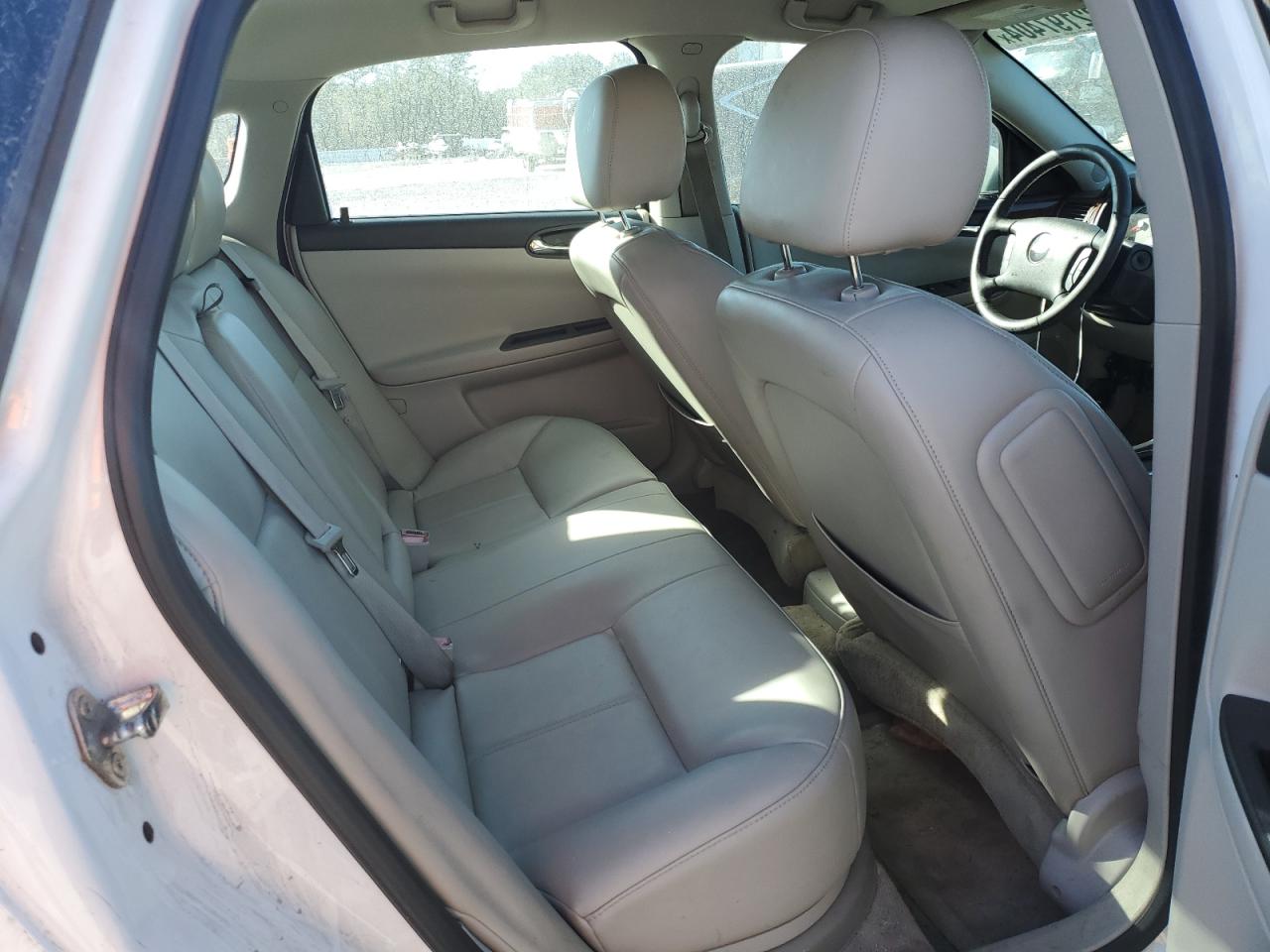 2011 Chevrolet Impala - Image 10