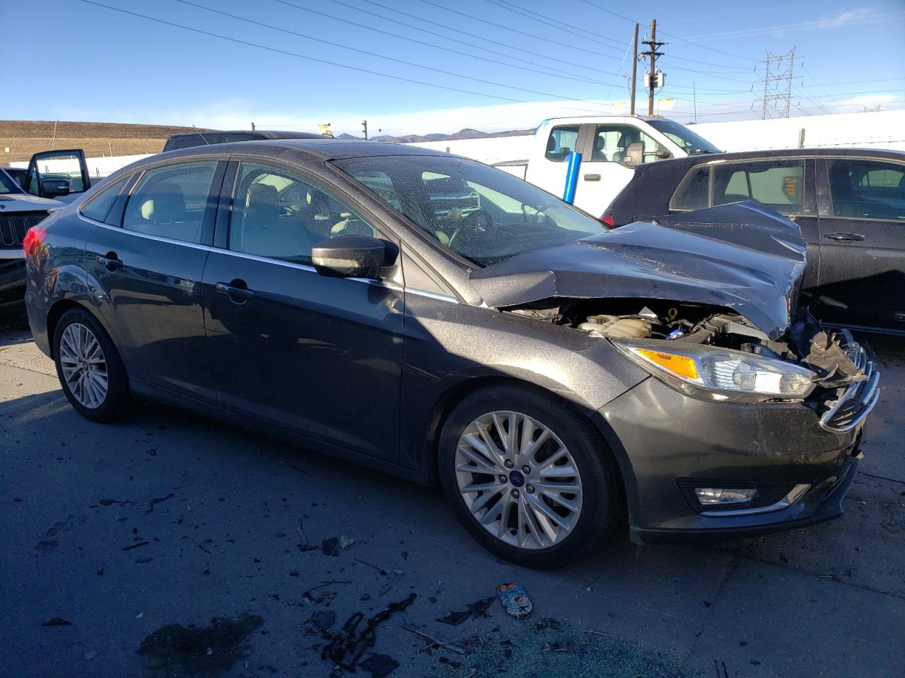 VIN 1FADP3J27JL261064 2018 FORD FOCUS no.4