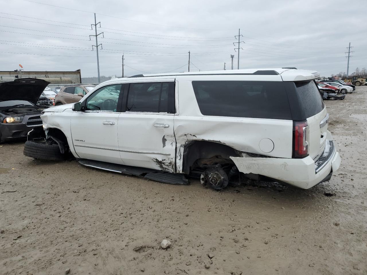 2017 GMC Yukon - Image 2