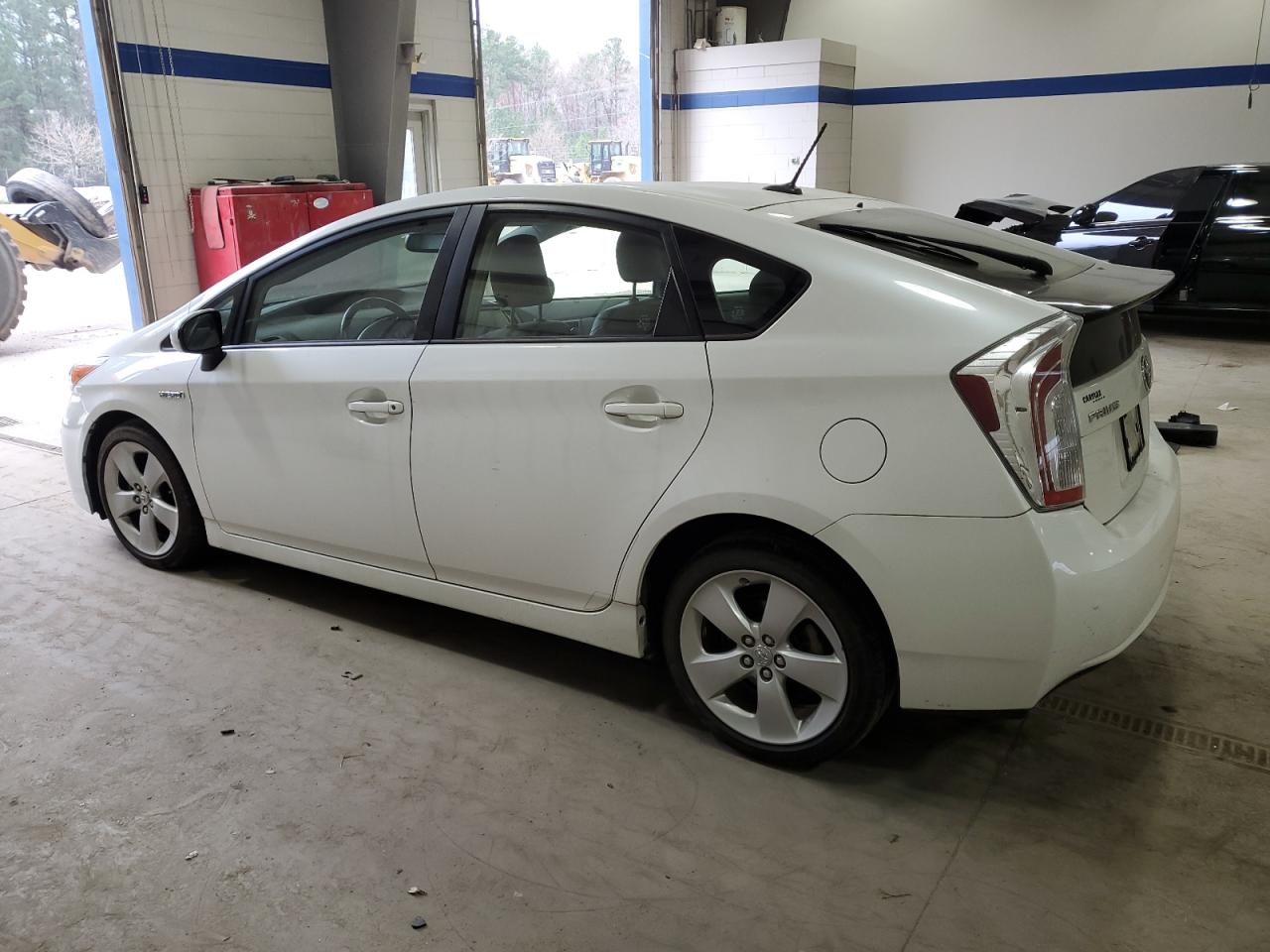 2013 Toyota Prius - Image 2