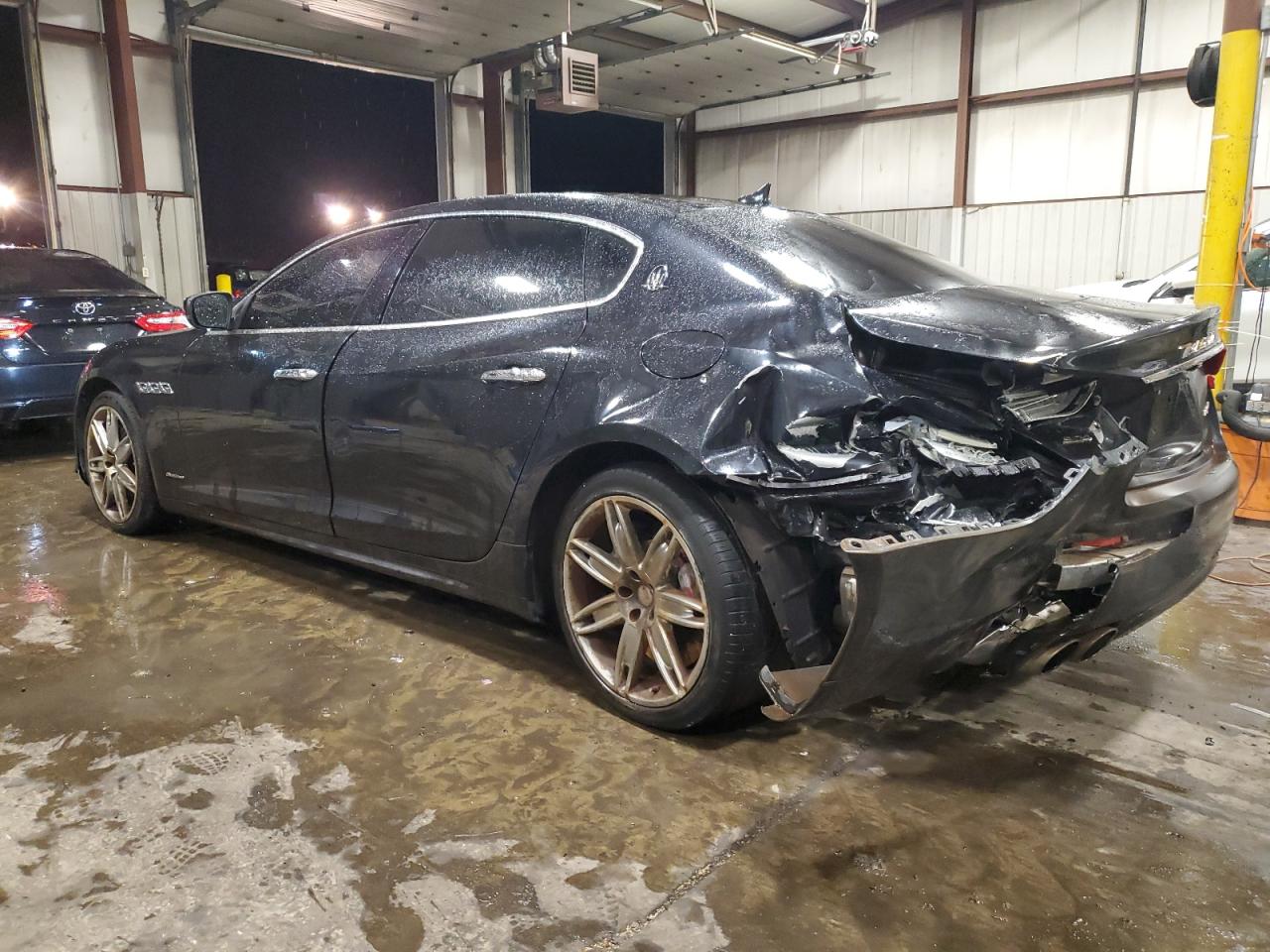 2017 Maserati Quattroporte - Image 2