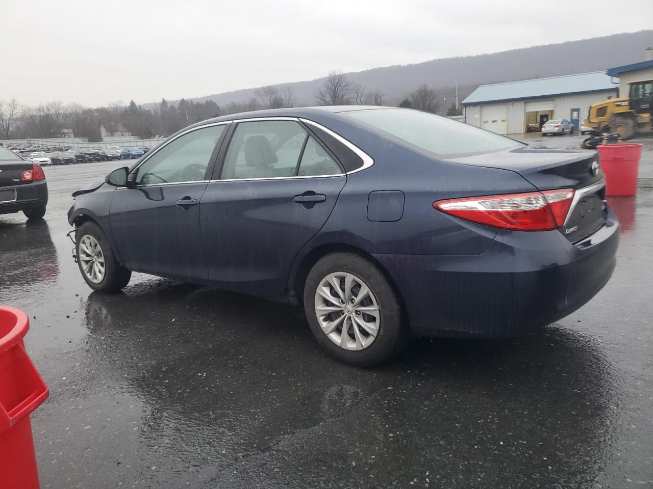 4T1BF1FK3GU611662 2016 TOYOTA CAMRY - Image 2