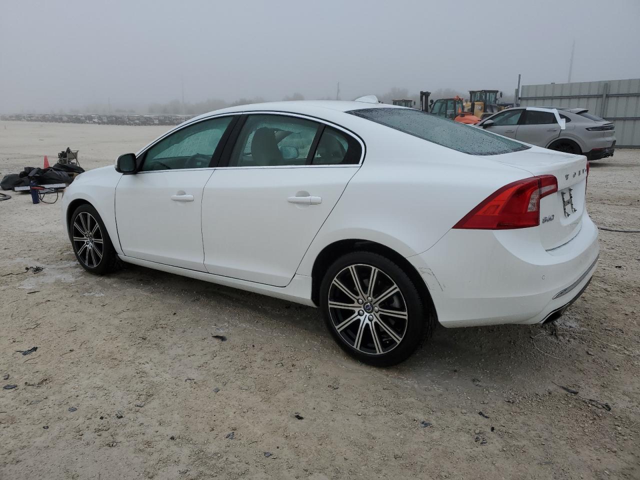 VIN LYV402TK3JB170982 2018 VOLVO S60 no.2