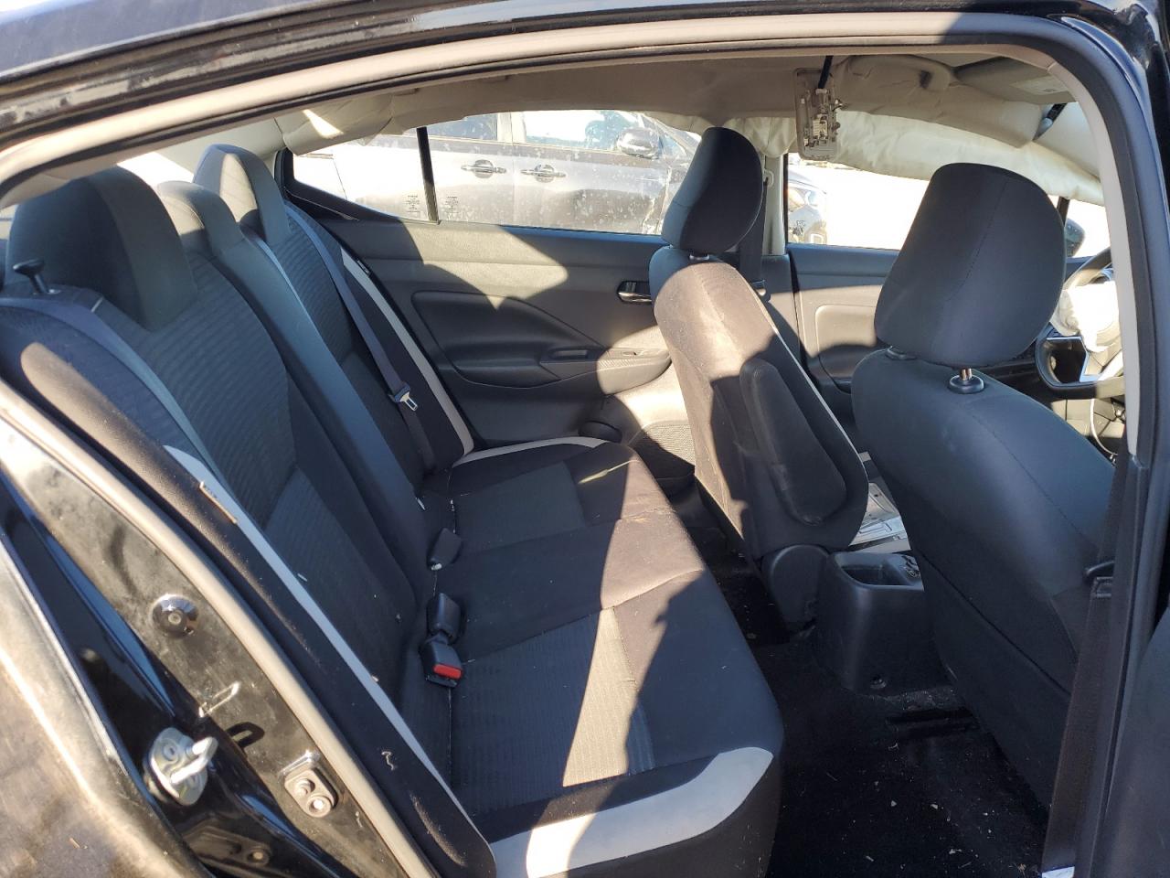 2020 Nissan Versa - Image 10