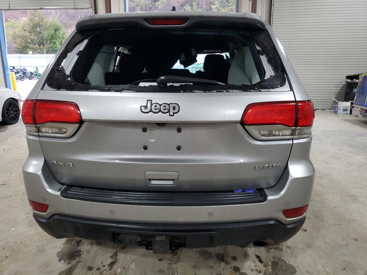 2018 Jeep Grand Cherokee - Image 11