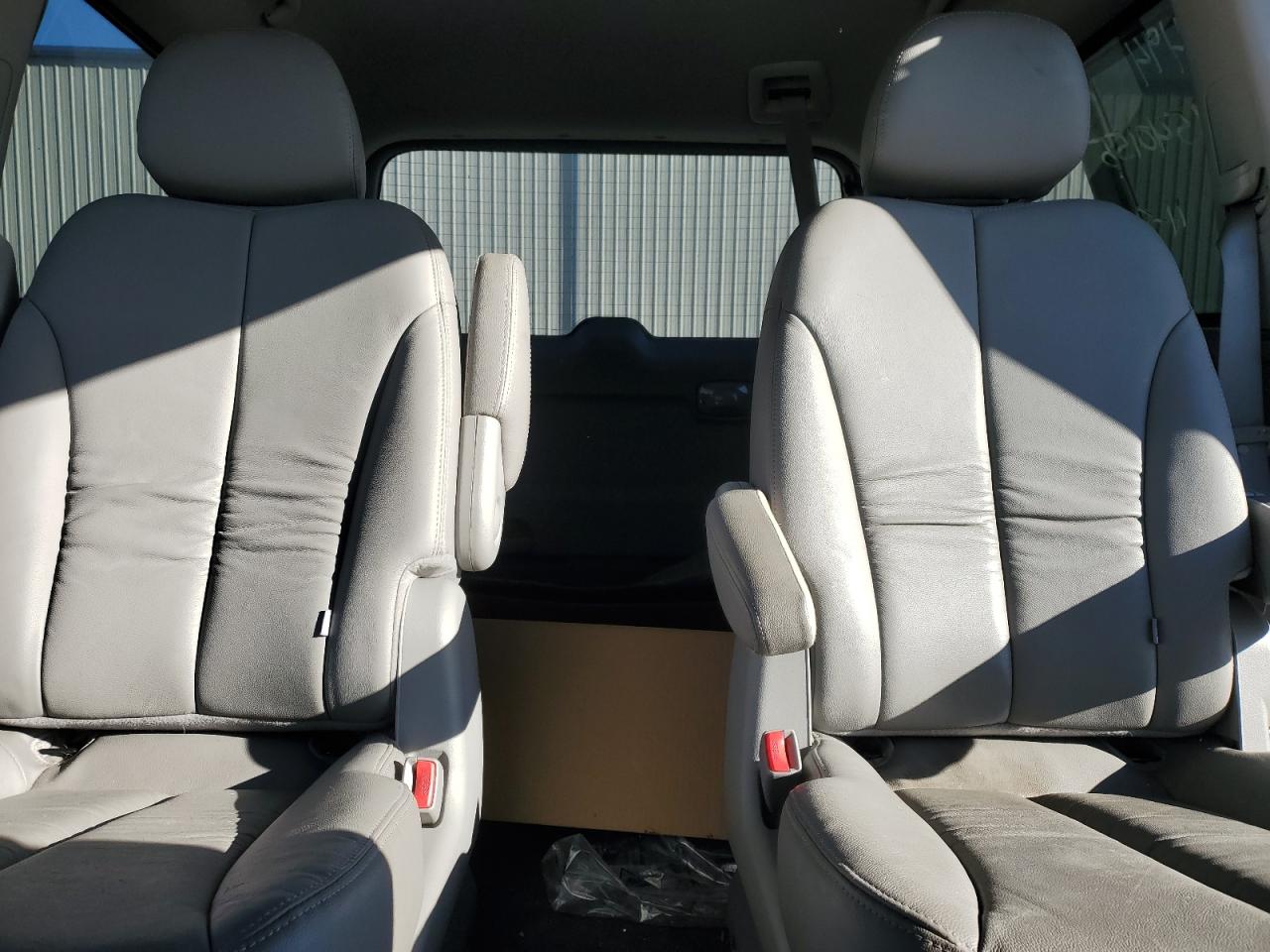 2014 Kia Sedona - Image 10