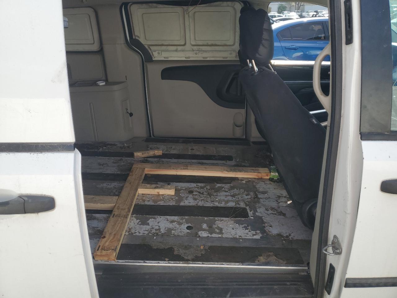 2014 RAM Cargo Van Tradesman - Image 11
