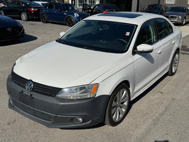 Sedans VOLKSWAGEN JETTA 2014 White