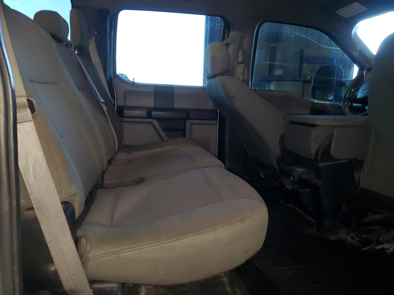 2017 Ford F350 - Image 10