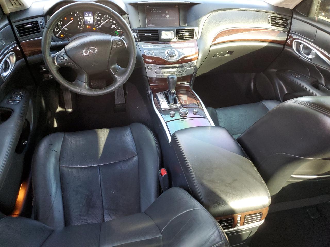 2016 Infiniti Q70 - Image 8
