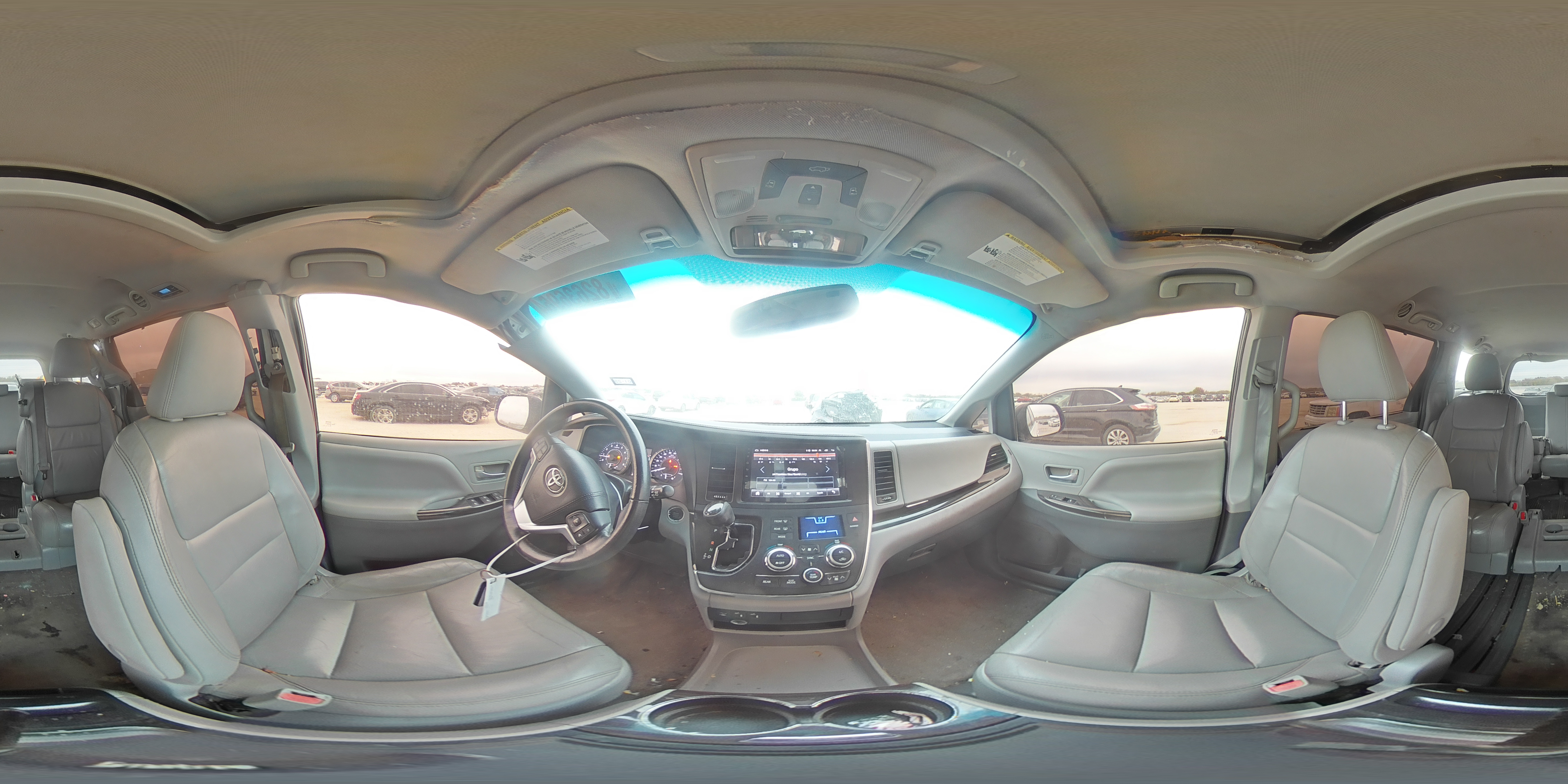 2015 Toyota Sienna - Image 14