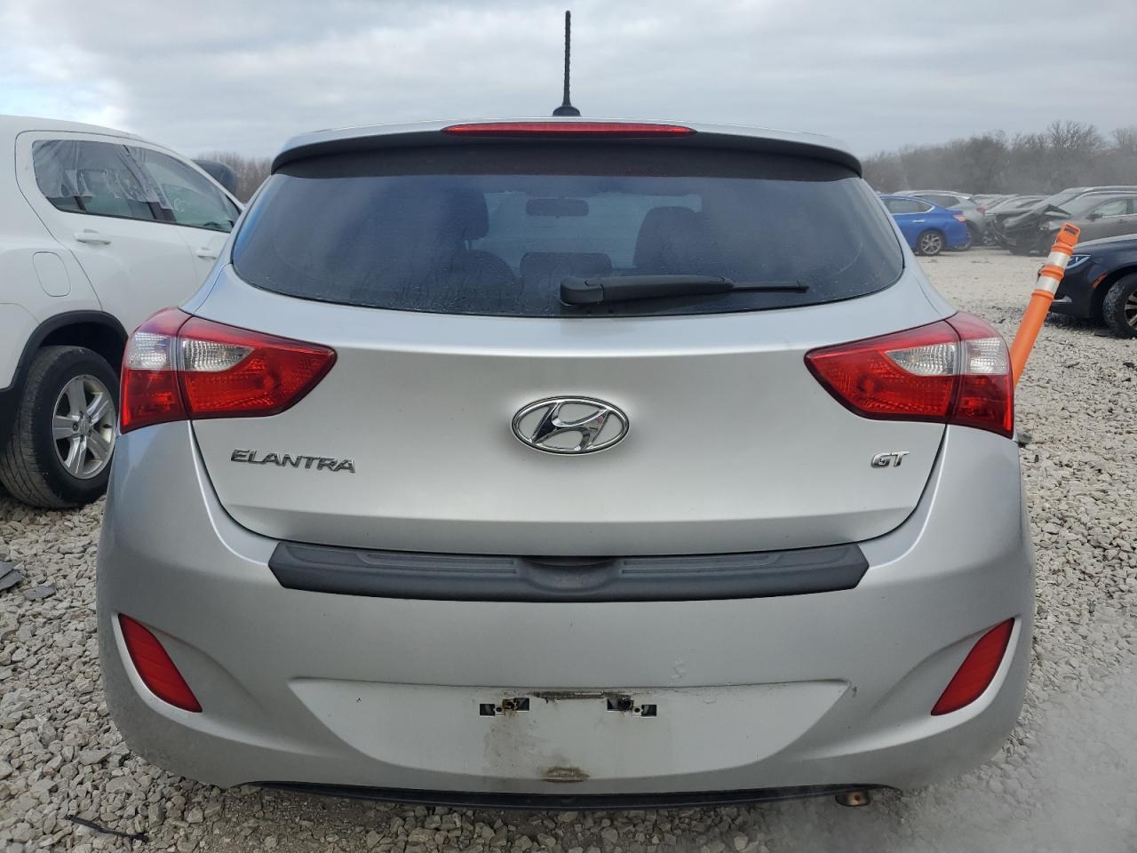 2014 Hyundai Elantra - Image 6
