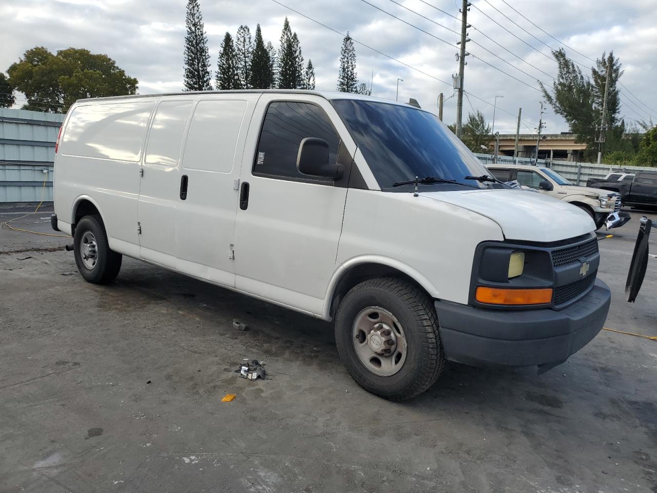 VIN 1GCWGBFF8G1136233 2016 CHEVROLET EXPRESS no.4