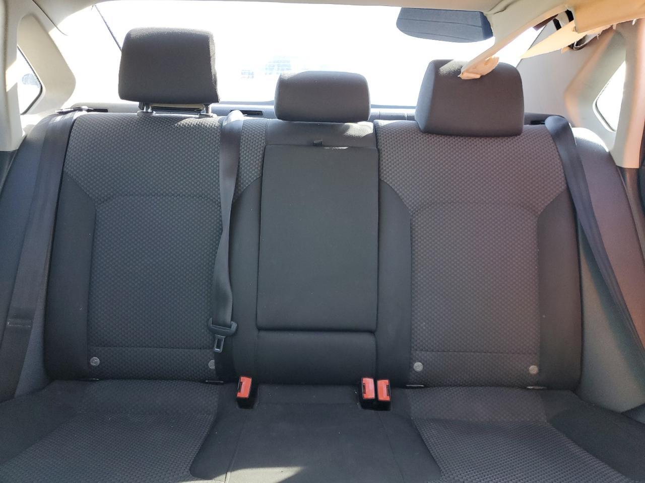 2014 Volkswagen Passat - Image 10