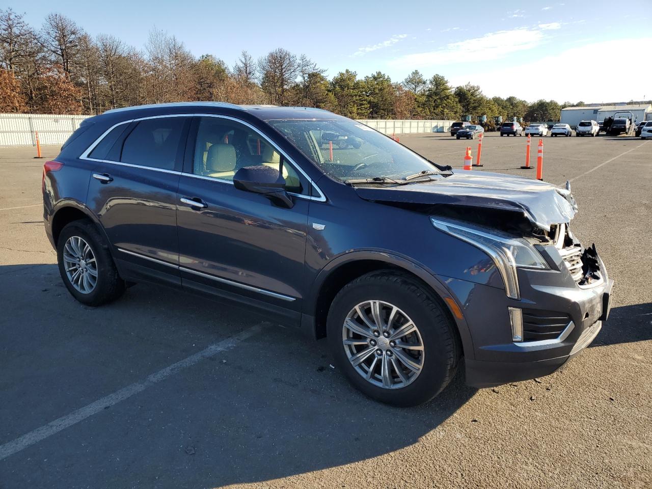 VIN 1GYKNCRS7JZ141042 2018 CADILLAC XT5 no.4