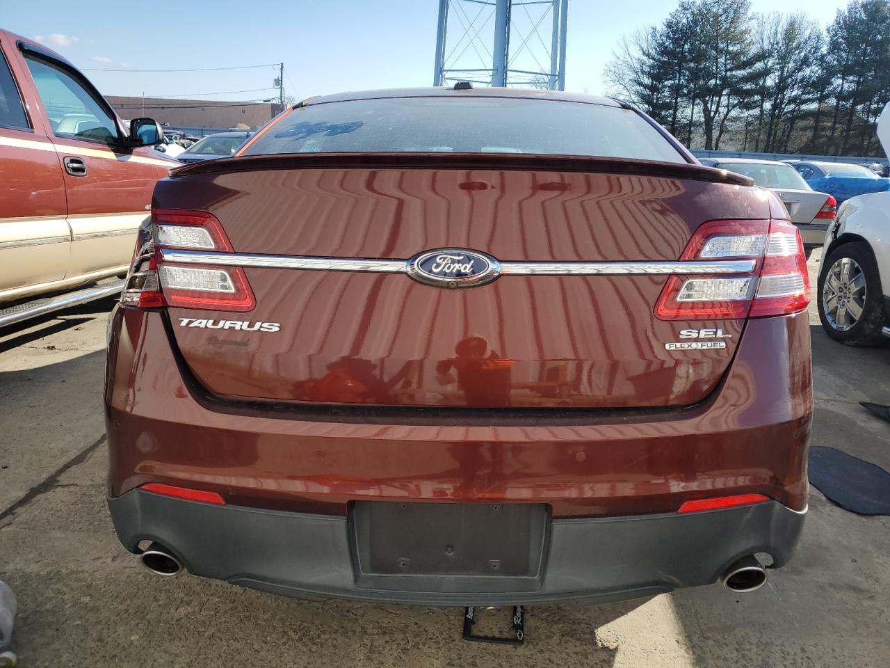 2015 Ford Taurus - Image 6