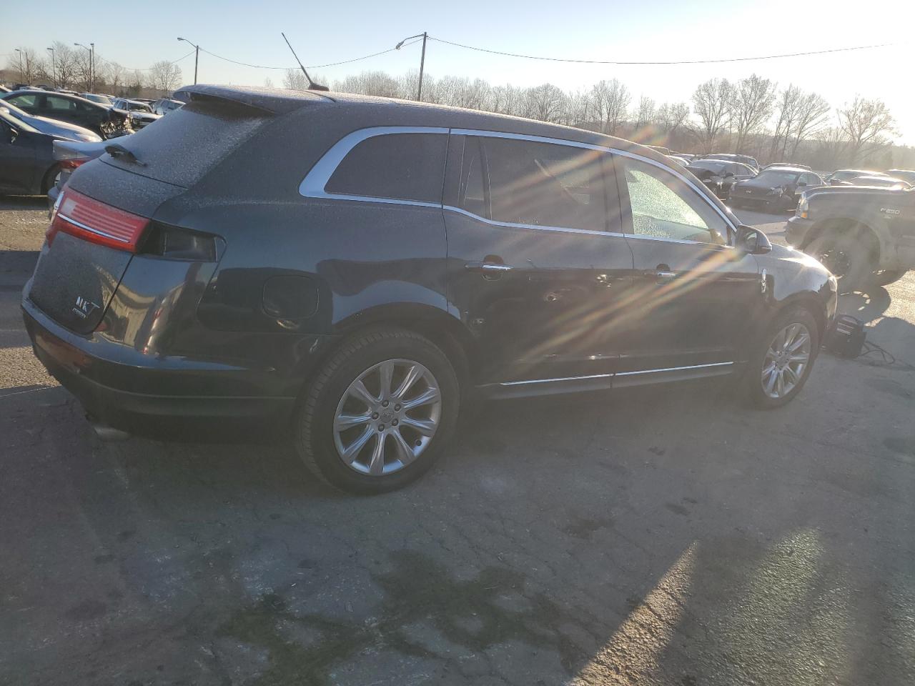 2014 Lincoln MKT - Image 3