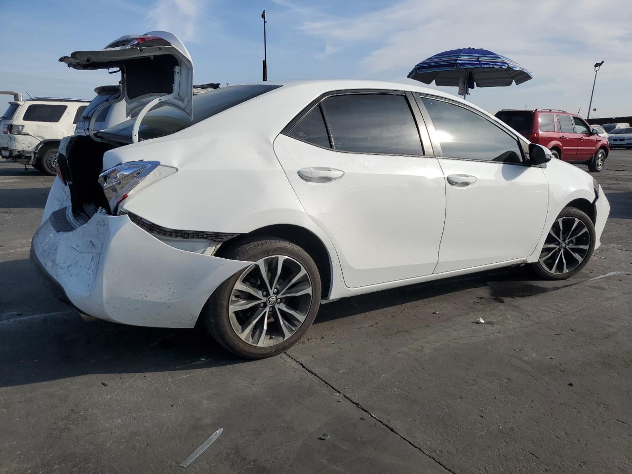 VIN 5YFBURHE9JP765684 2018 TOYOTA COROLLA no.3