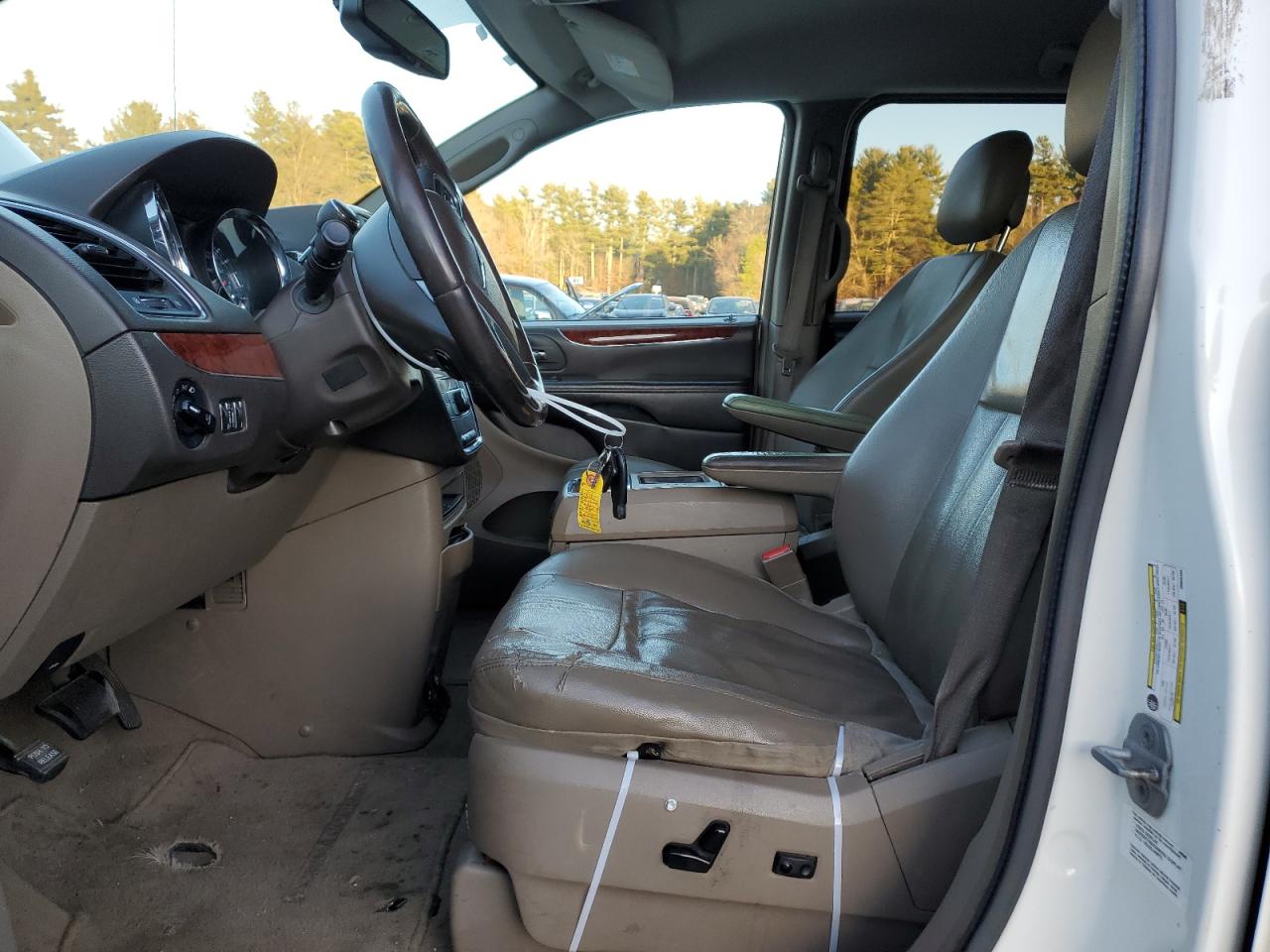 2013 Chrysler Town & Country - Image 7