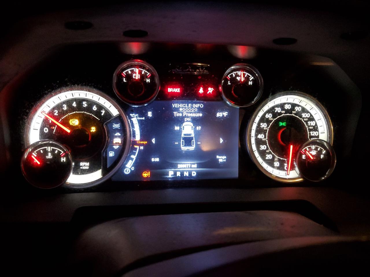 2014 RAM 1500 - Image 9