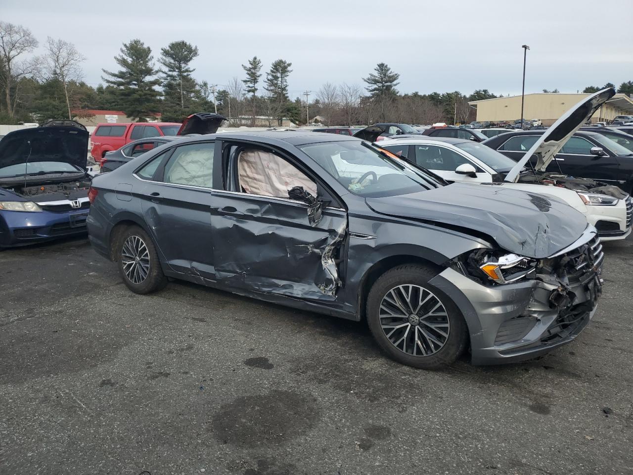 2019 Volkswagen Jetta - Image 4