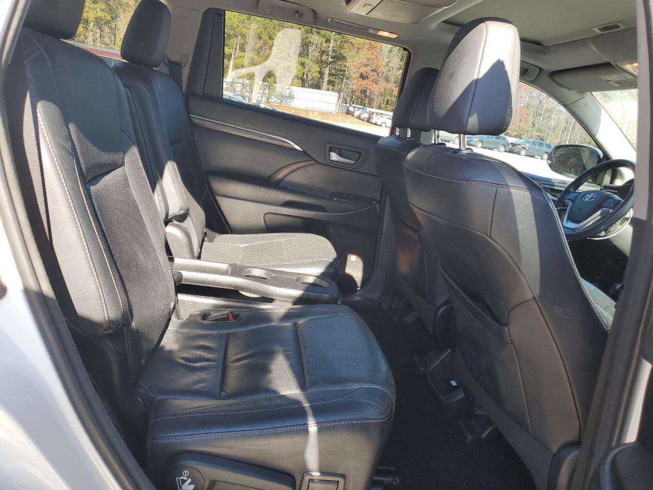 2014 Toyota Highlander - Image 11